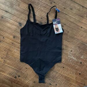 Maidenform Womens Seamless XL thong Shapewear